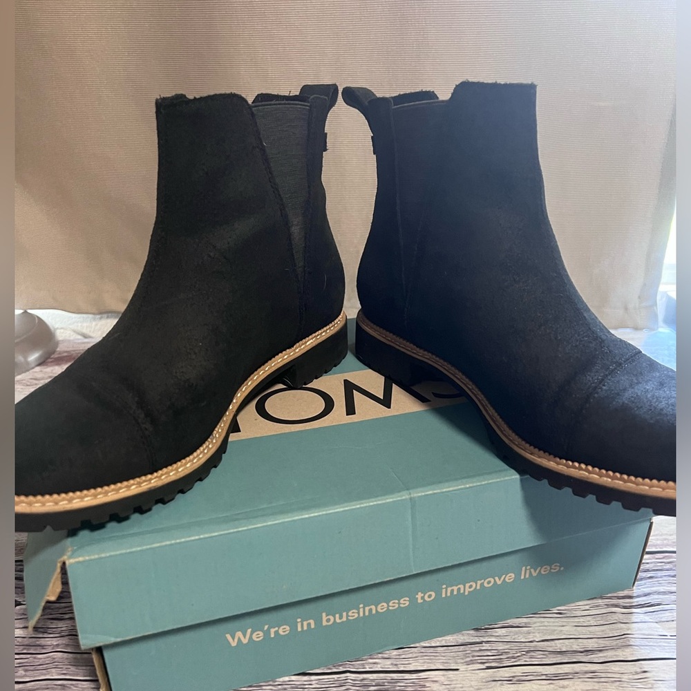 TOMS Cleo Water Resistant Black Distressed Leather Chelsea Bootie